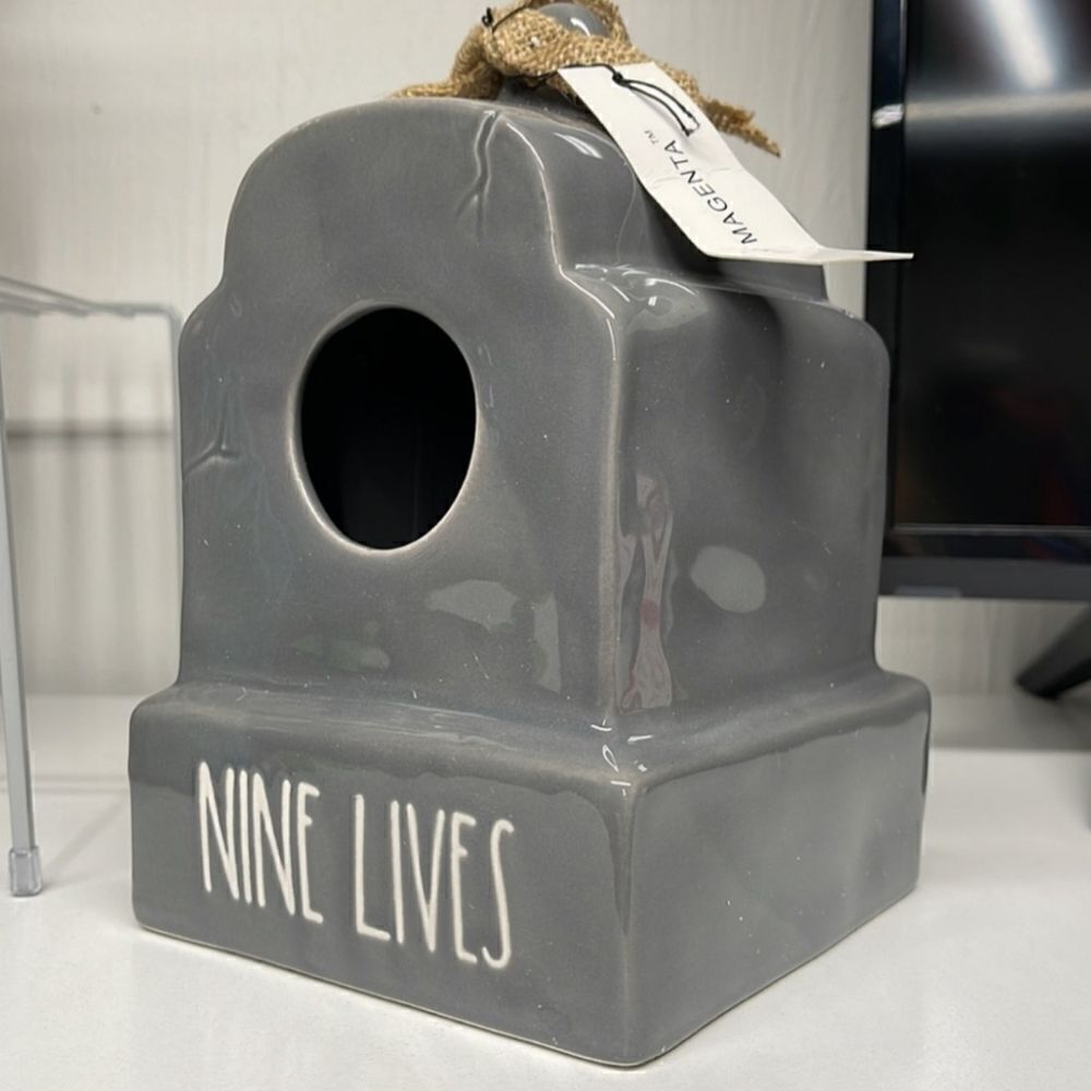 TOMBSTONE BIRDHOUSE "NINE LIVES" - RAE DUNN